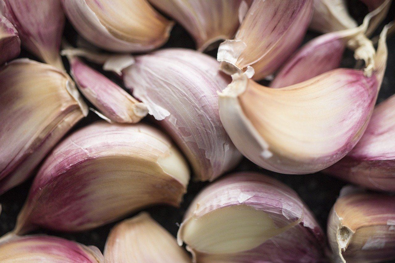 Why French Chefs Never Use Garlic Like This
