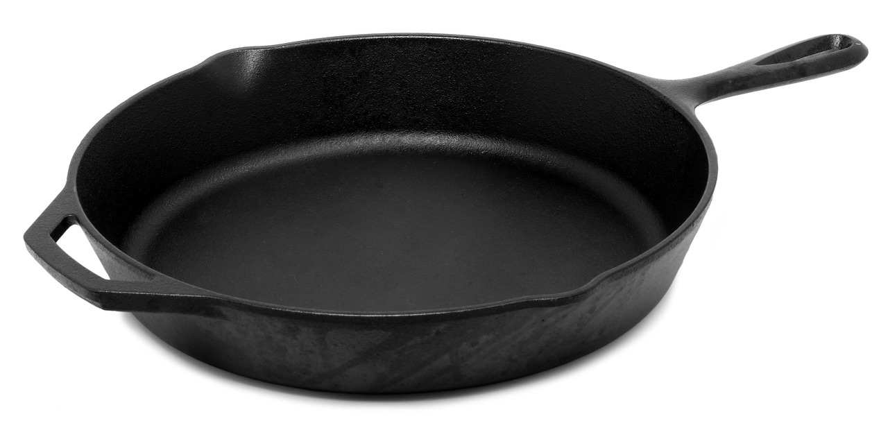 Why Your Grandma’s Cast Iron Pan Still Cooks Better Than Modern Gadgets