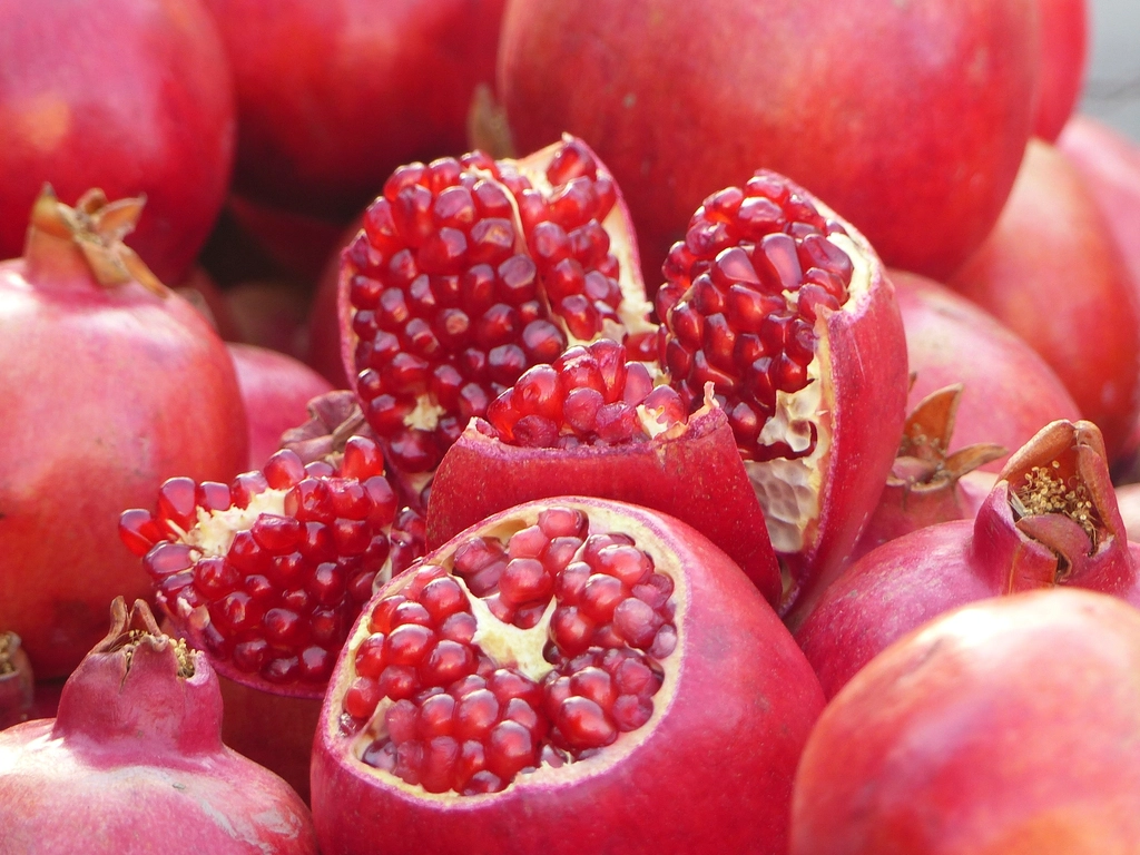 10 Age-Fighting Fruits to Keep On Hand