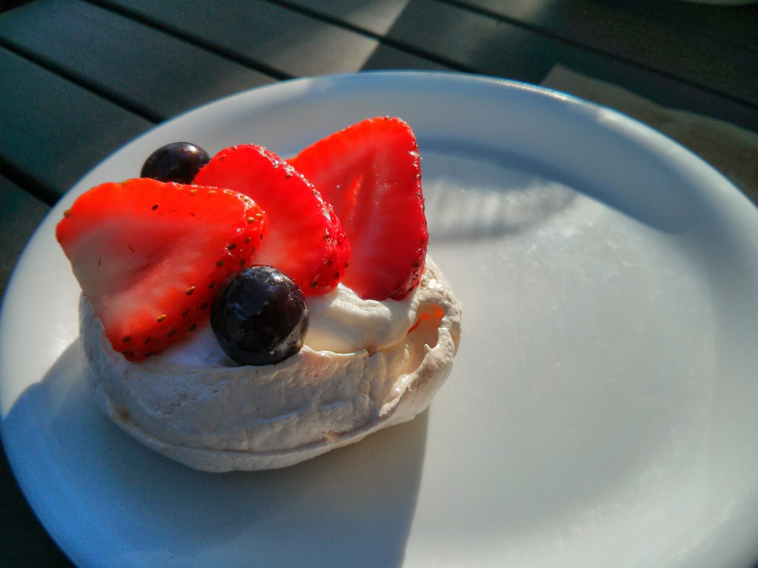 Mini Pavlovas Are Making Big Statements on Spring Dessert Tables
