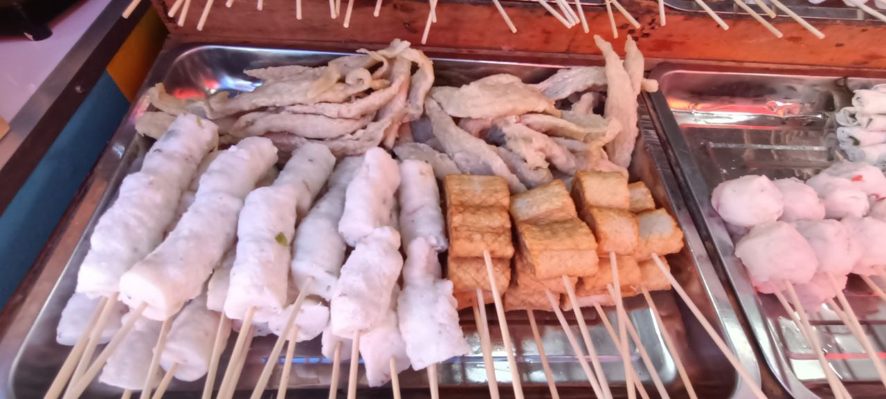 Top 7 Chinese Street Snacks Locals Crave (But Tourists Hesitate To Try)