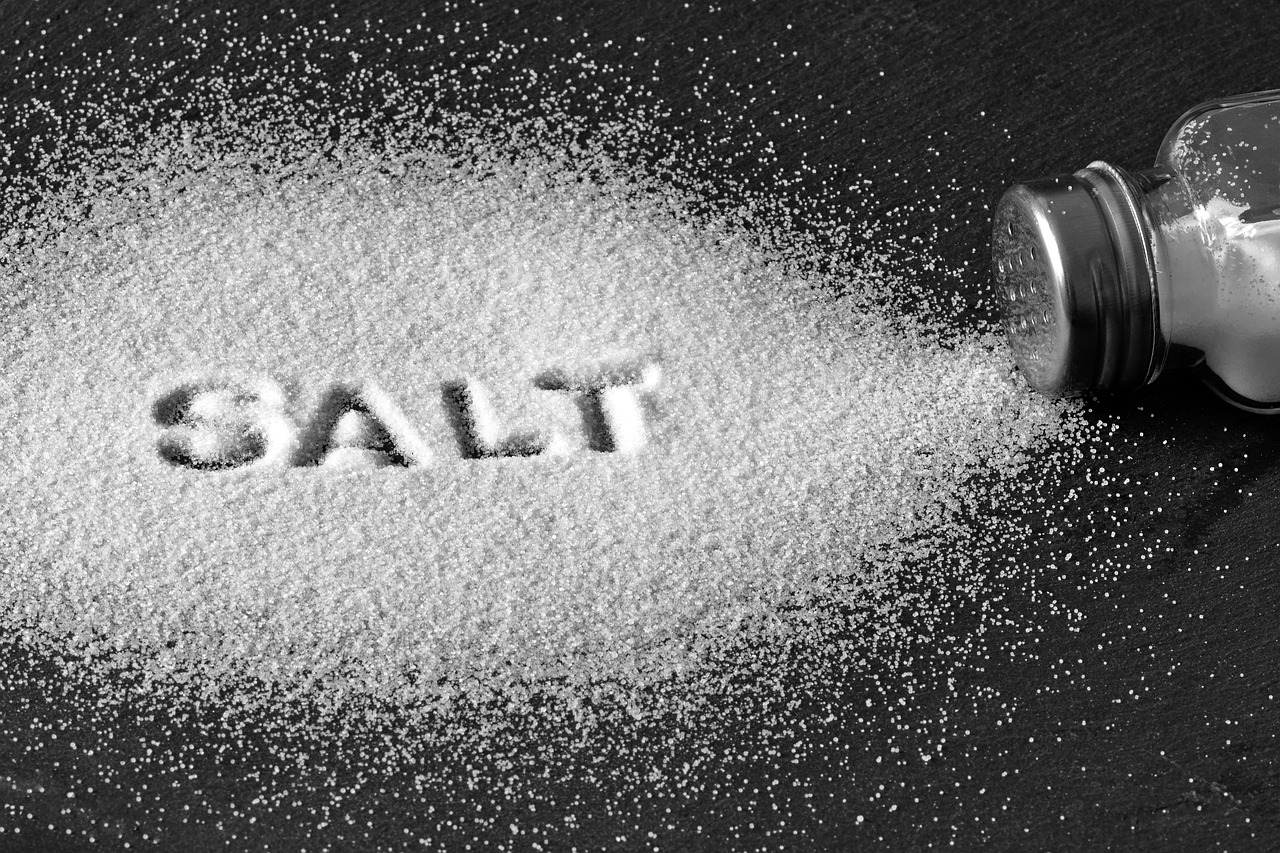 Why Too Much Salt Can Cause Water Retention and Weight Fluctuations
