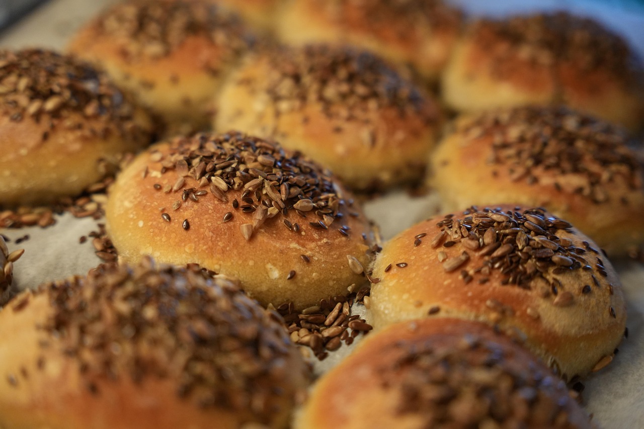 Flaxseed and Almonds Add More Calcium to Any Snack