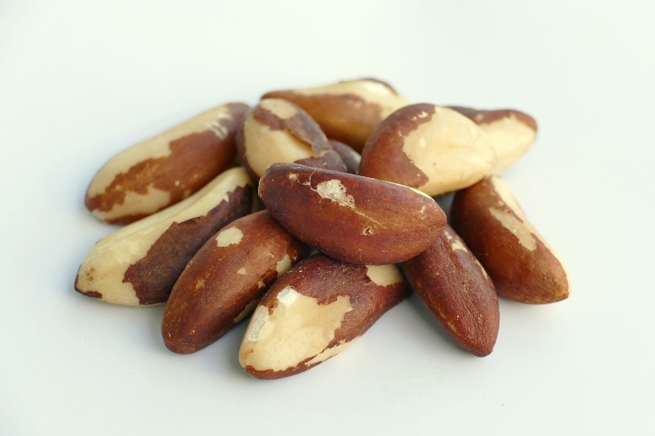 10 Top Healthy Nuts, Listed from Worst to Best