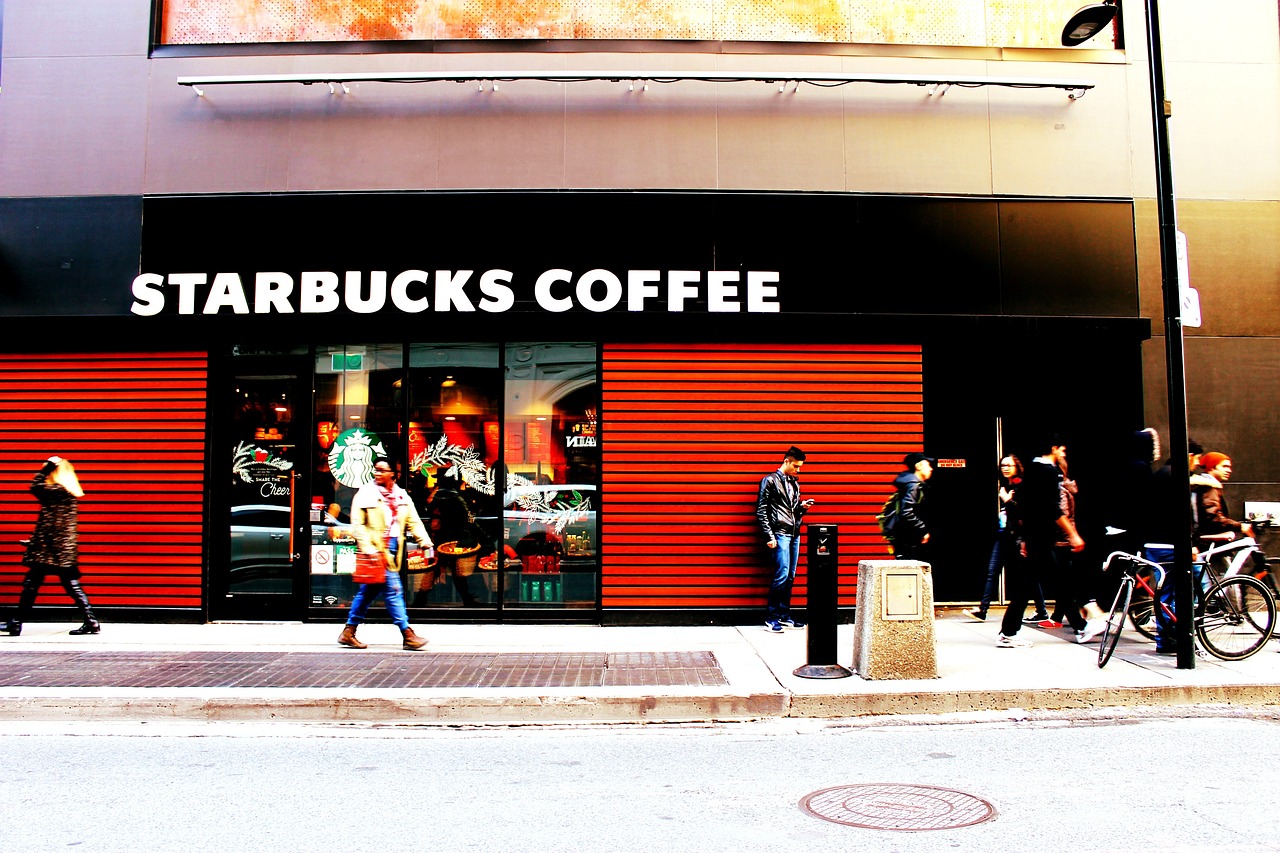 6 Fast Food Chains Americans Love—and 2 That Are Losing Popularity