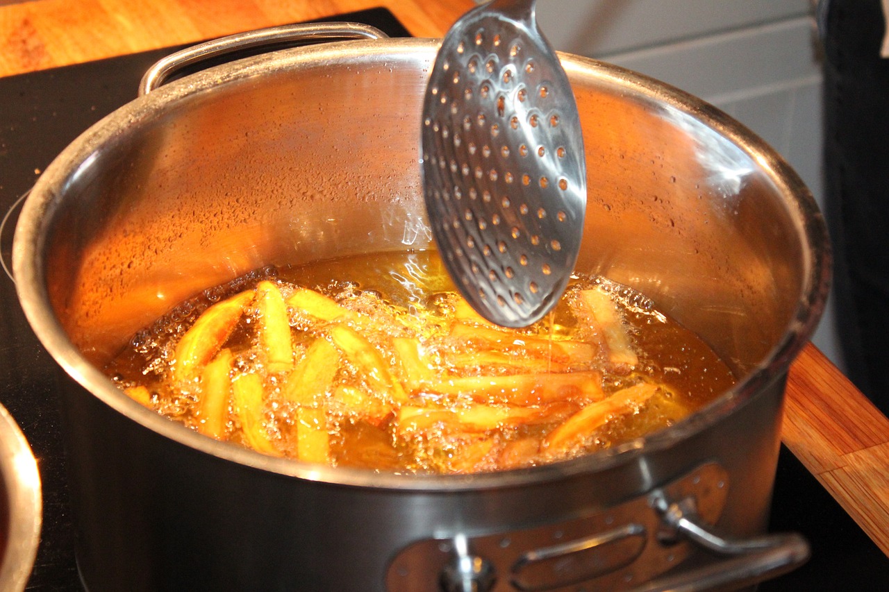 7 Cooking Tricks You Should Never Try with Olive Oil (But Do)