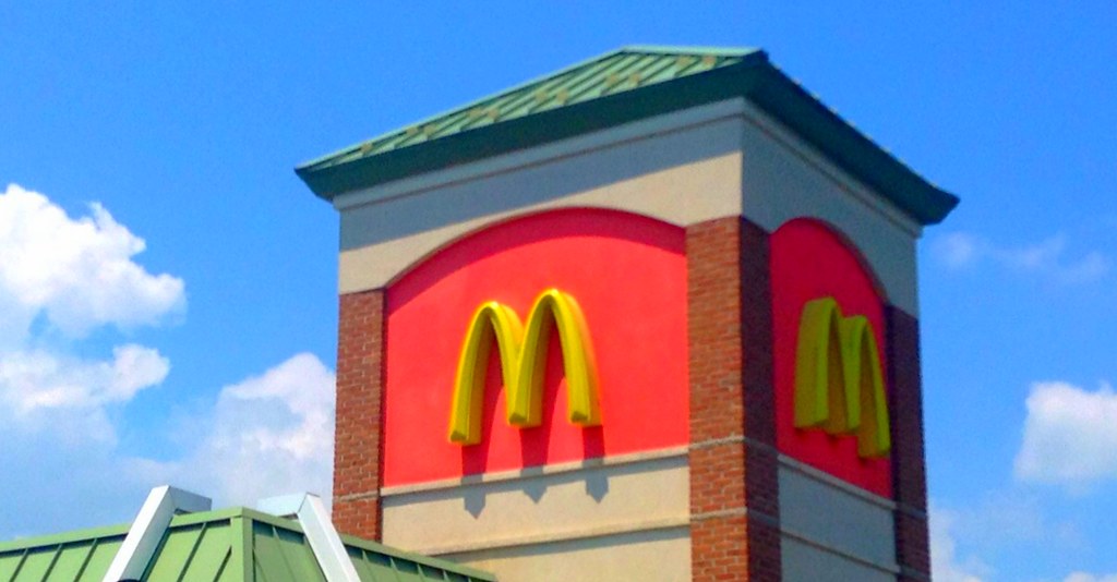 5 Chains Americans Can’t Get Enough Of—And 3 They’re Quietly Ditching