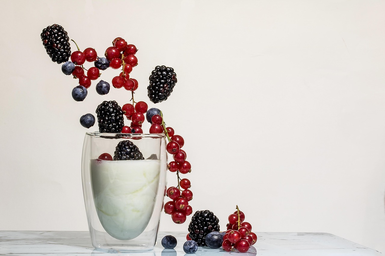 9 Waist-Friendly Snacks That Promote Weight Loss (Plus 3 to Avoid)