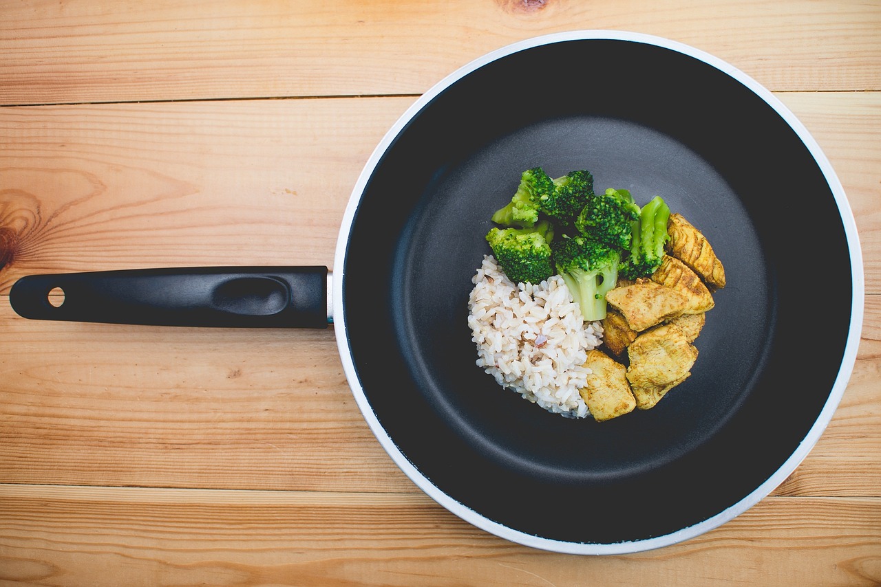 6 Kitchen Tools That Could Be Leaking Toxins Into Your Food