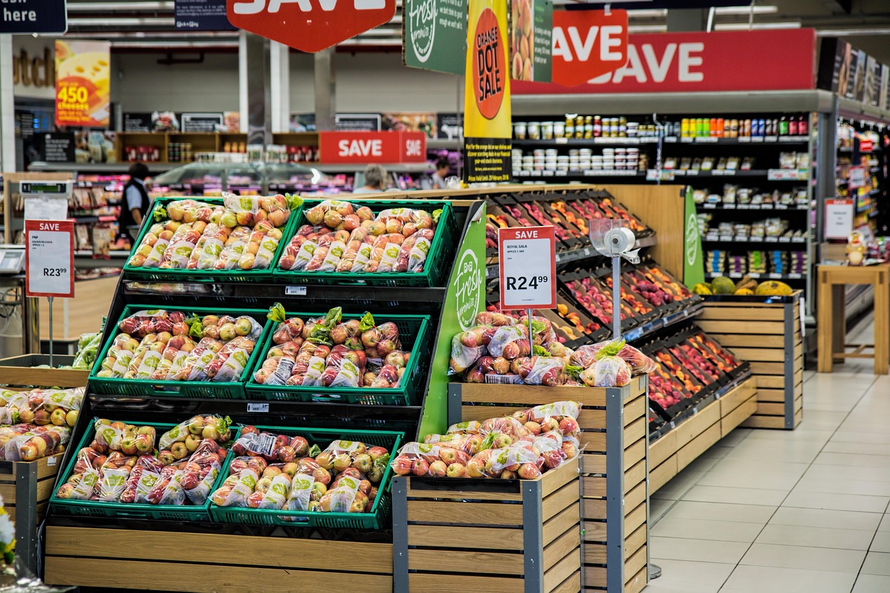 6 Grocery Store Tricks That Make You Buy Spoiled Food (While You Assume It's Fresh)