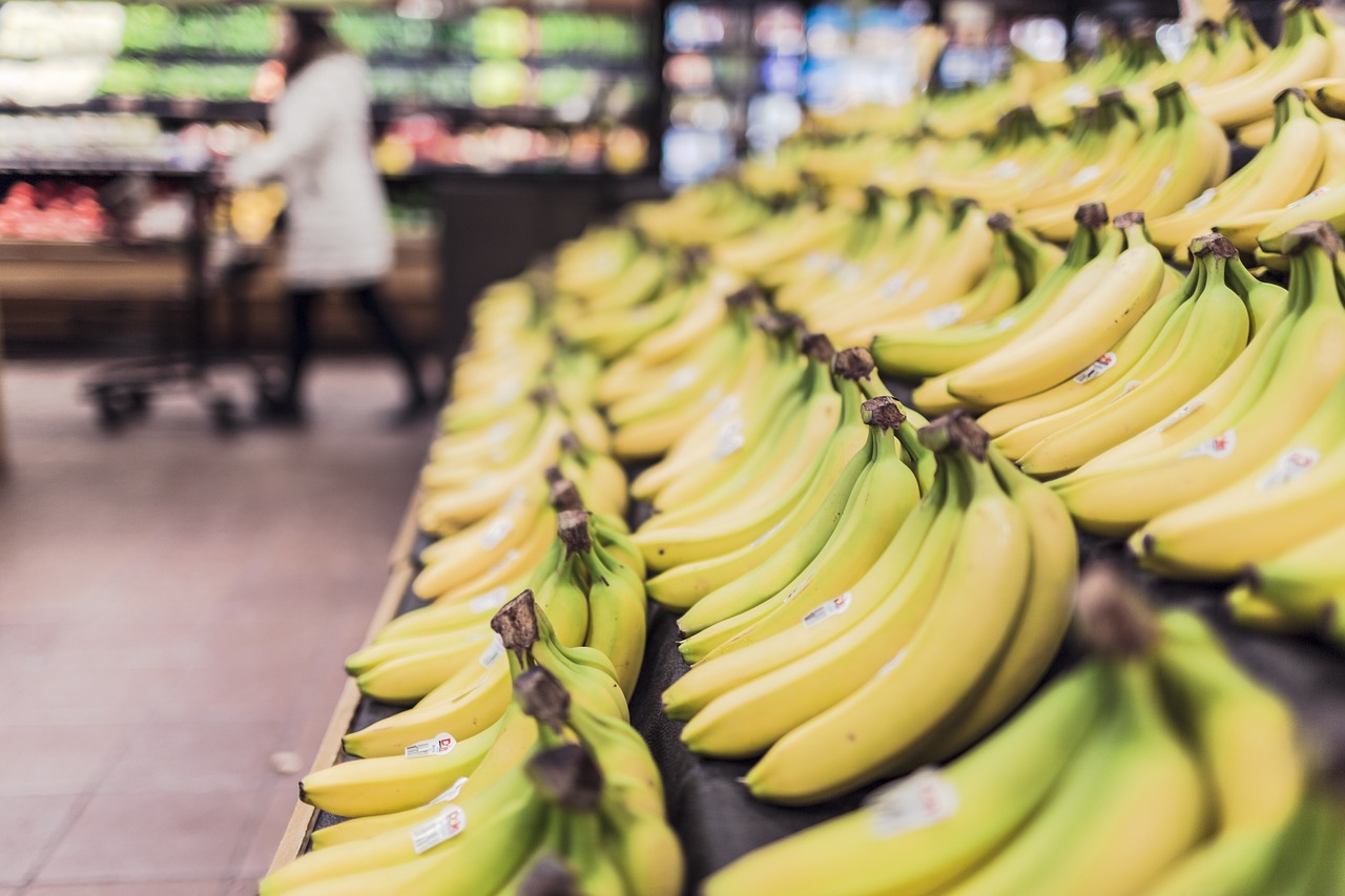 13 Foods You Should Never Freeze, Refrigerate, or Store Together (Yet Most Kitchens Still Do)