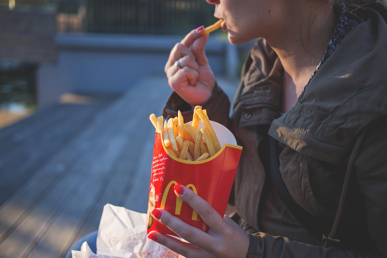 5 Fast Food Myths Most Americans Still Believe (And the Truth)
