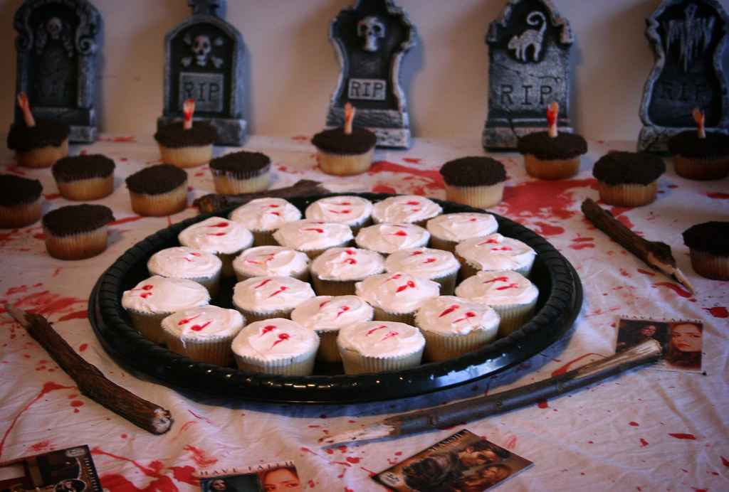 10 Halloween Treats and Drinks for a Cozy Movie Night