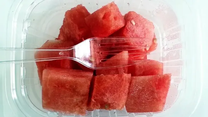 Why It's Time to Replace Plastic Food Containers and What to Use