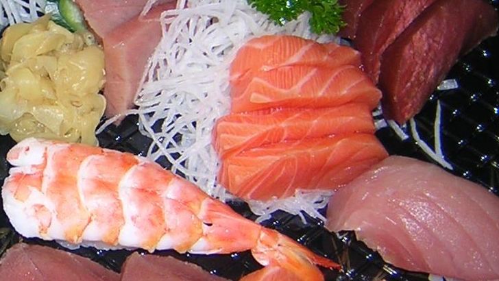 Chefs Reveal 10 Foods You Should Never Eat At A Buffet