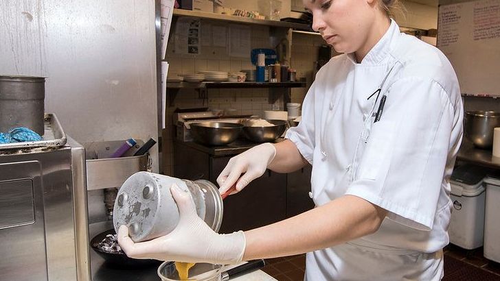 10 Restaurant Secrets Chefs Wish Diners Actually Knew