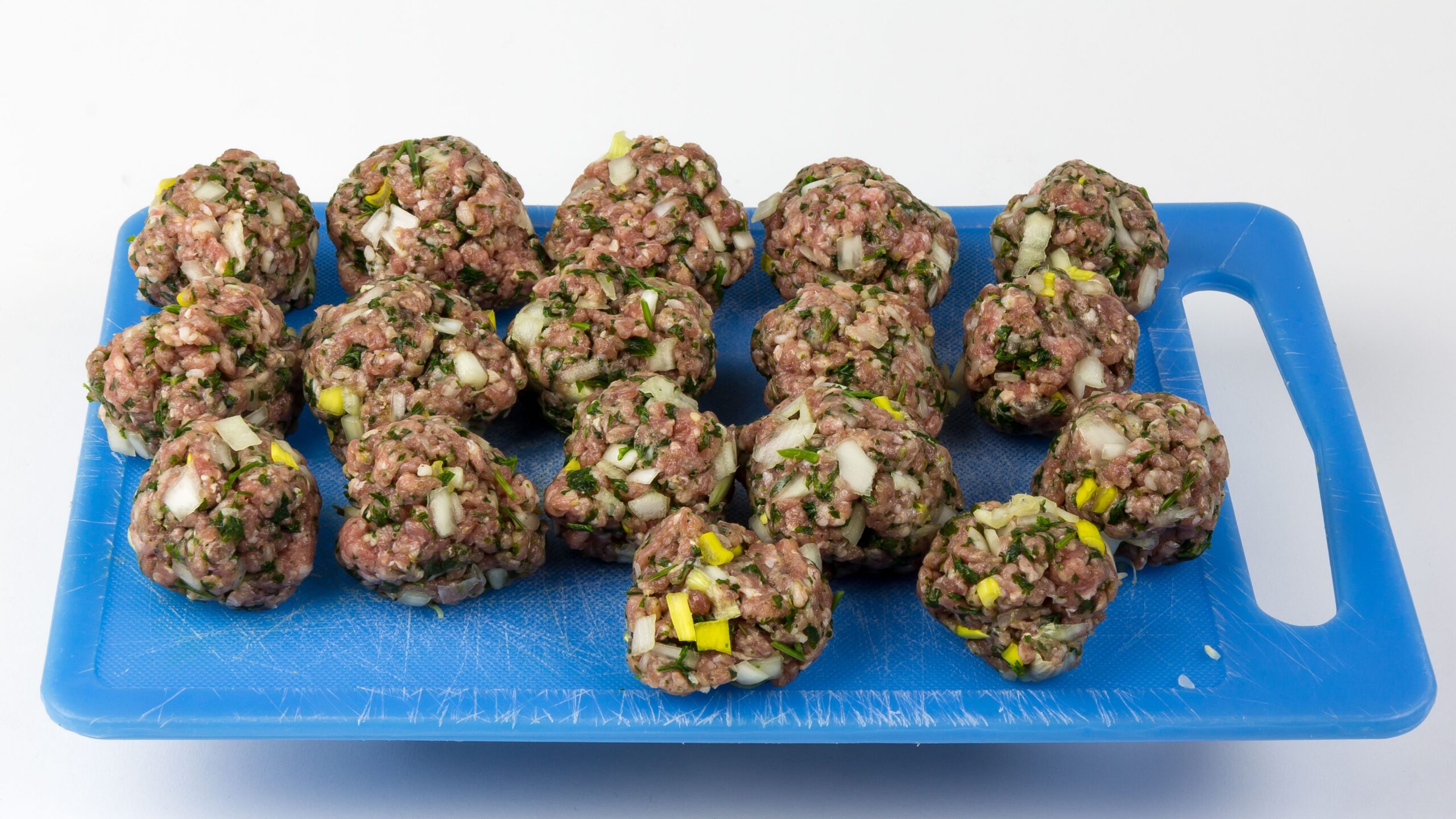 Stop Using Plastic: 10 Kitchen Items Like Cutting Boards And Sponges Hide Microplastics