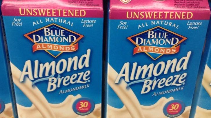 10 Dairy-Free Alternatives Nutritionists Strongly Recommend