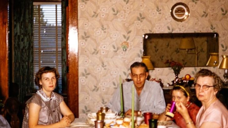 10 Meals Middle-Class Moms Cooked In The '80s, According To Historians