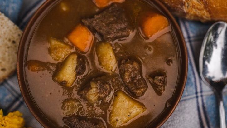 10 Comfort Foods Making a Comeback in 2025 - Restaurant Analysts Observe