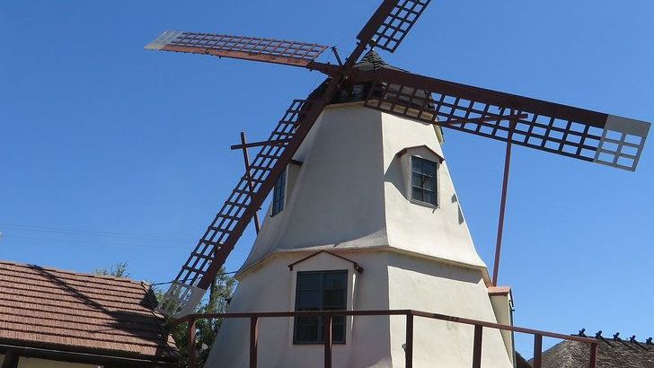 10 Forgotten Chain Bakeries Americans Once Loved, Food Historians Say