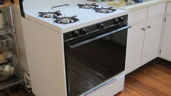 7 Vintage Kitchen Appliances Collectors Still Seek - Culinary Historians Share