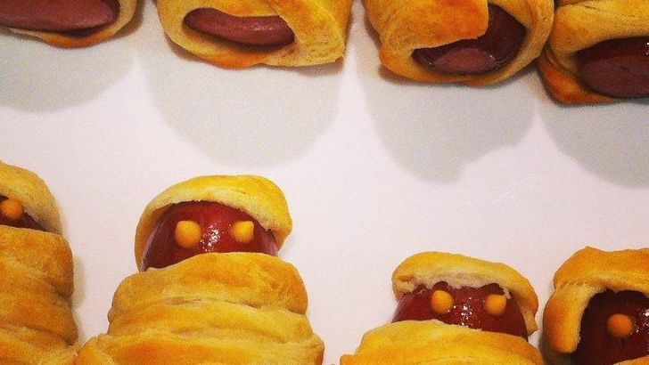 11 Easy Halloween Party Food Ideas For Effortless Hosting, Recommended By Event Planners