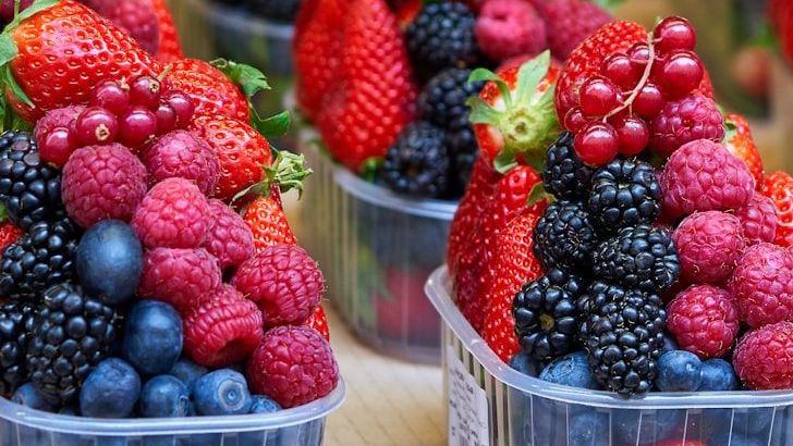 Experts Warn Against Storing These 8 Foods in Plastic Containers