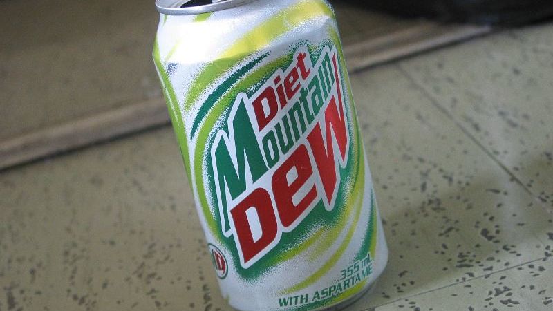 8 Vintage Soda Cans That Became Collector Gold – Historians Say