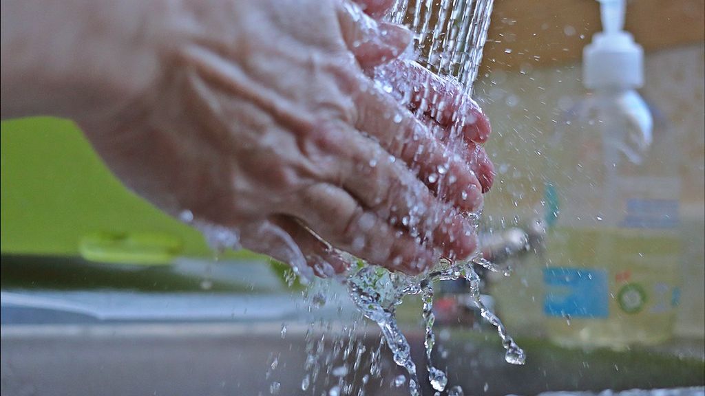 4 Kitchen Practices From the '60s That Would Never Be Allowed Today