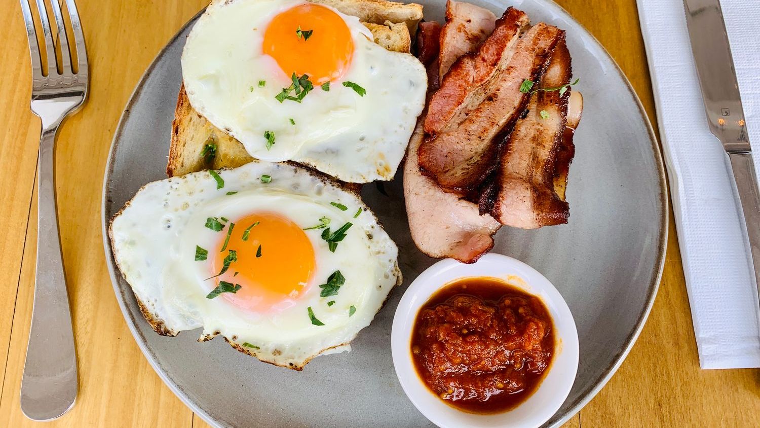 For The Most Flavorful Fried Egg, I Skip Butter And Olive Oil Entirely - This Option Tastes Far Better