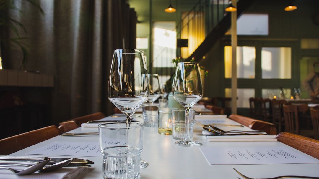 8 Polite Table Habits That Are Secretly Considered Rude in Fine Dining