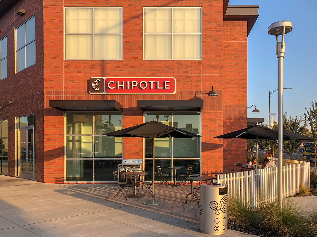 Chipotle reaches 4,000th restaurant milestone with Kansas opening
