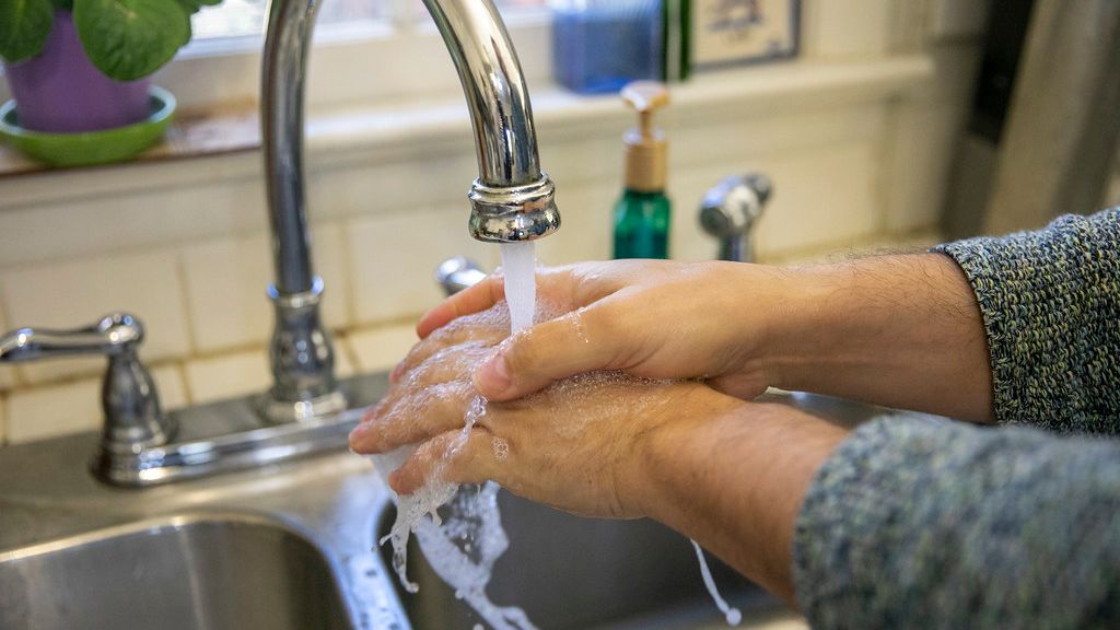 7 Everyday Kitchen Habits That Could Be Slowly Making You Sick