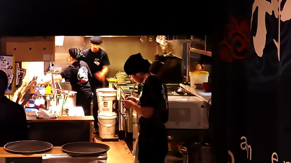 9 Things Happening in Restaurant Kitchens Diners Never See