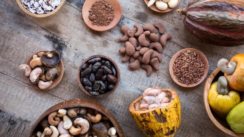 10 Ingredients Nutritionists Recommend Always Keeping at Home