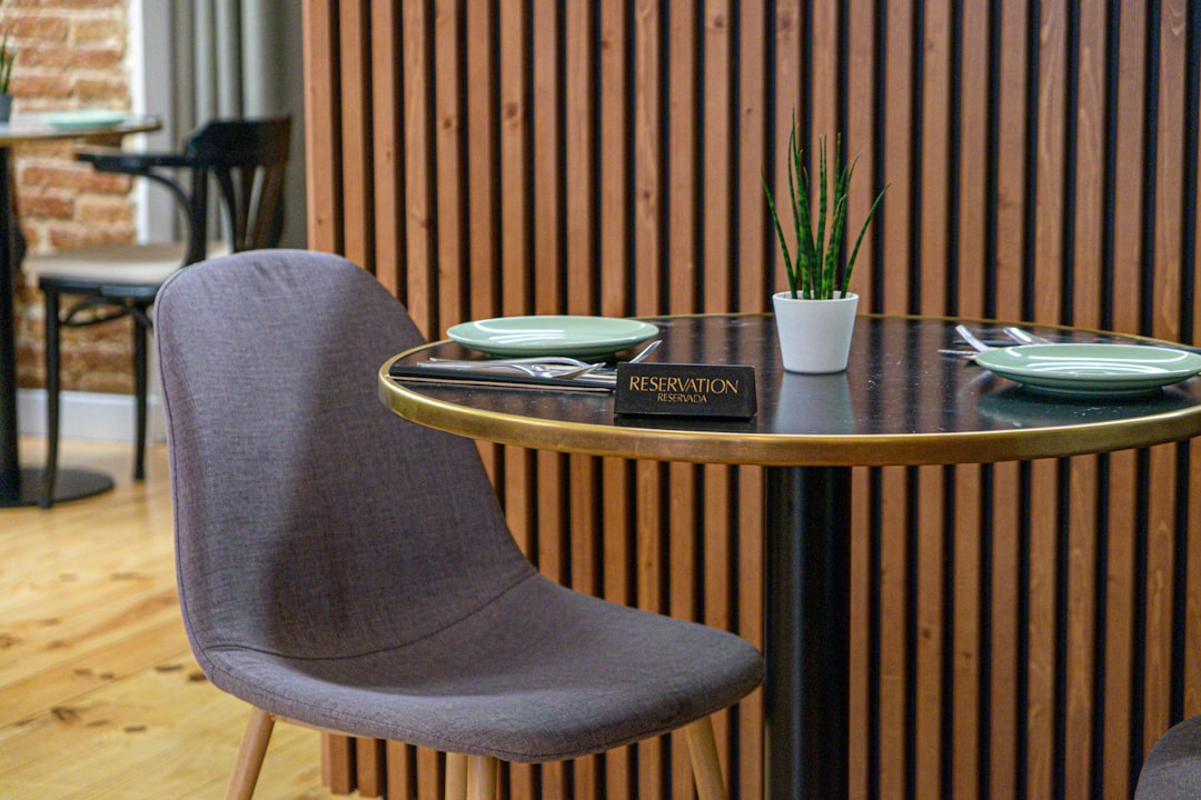 The Best Way to Get a Restaurant Reservation? It’s an Old One.
