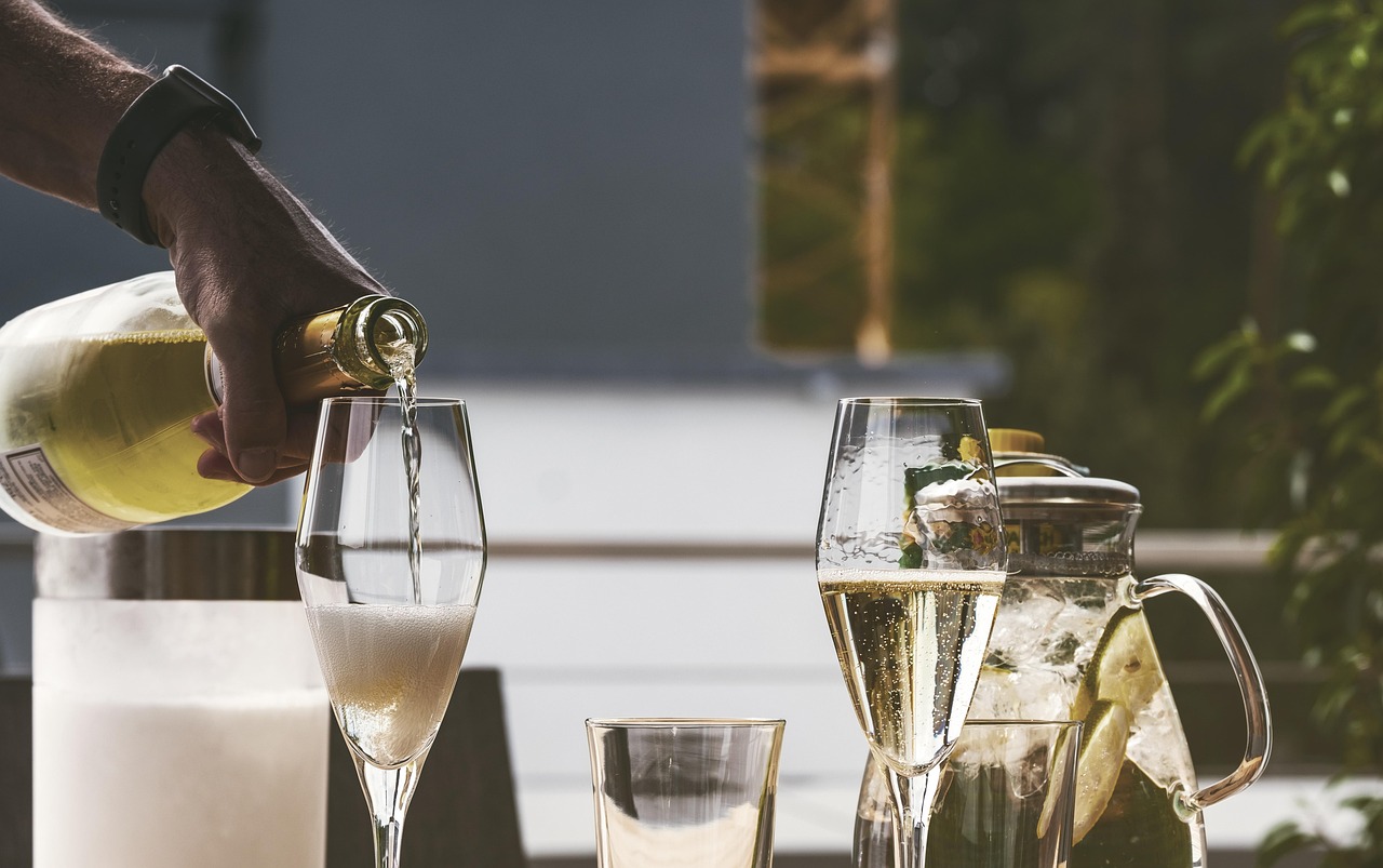 RFK Jr. redefines “moderate drinking” in federal guidelines
