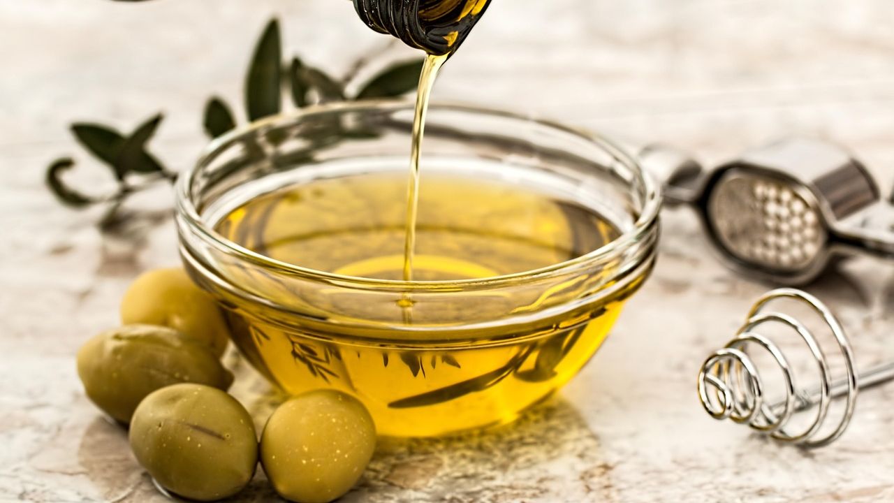 The 5 'Healthy' Cooking Oils That Are Actually Highly Processed