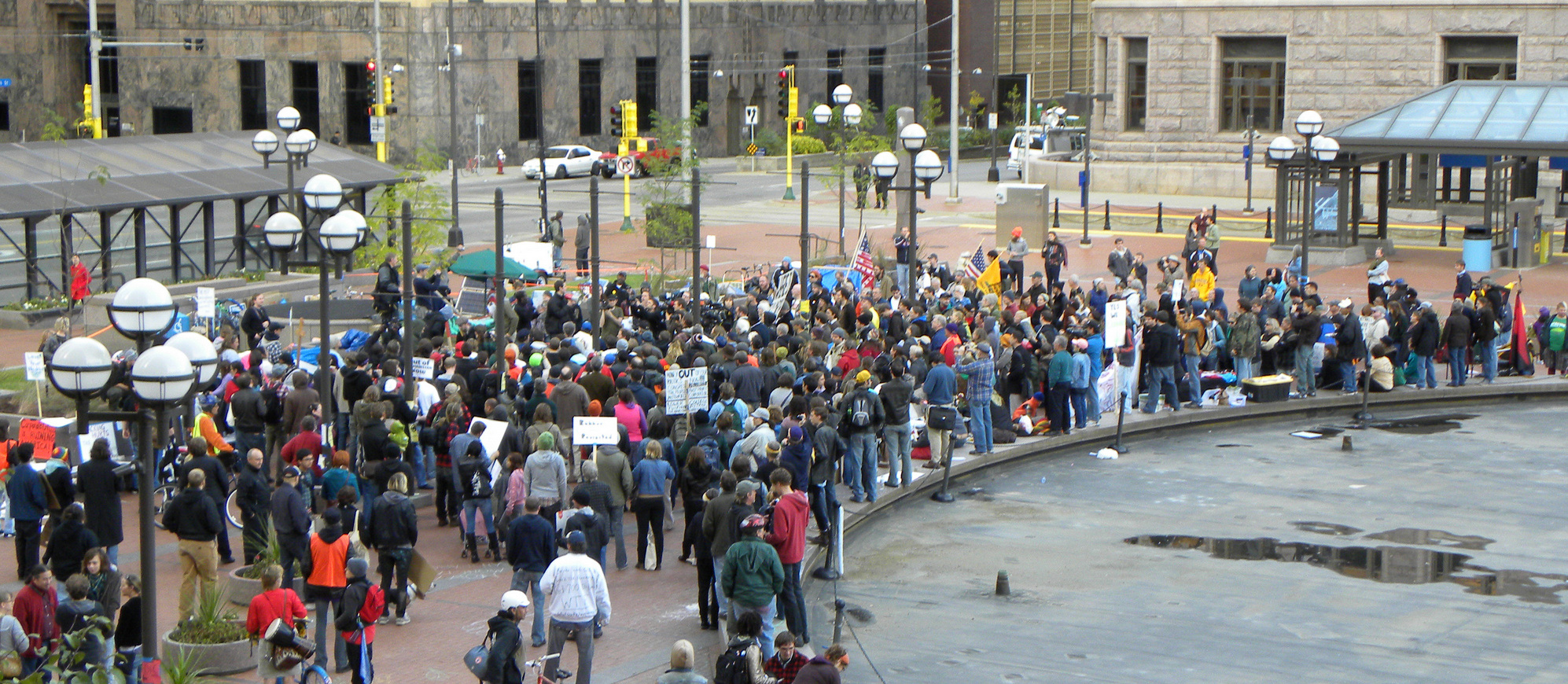 Violent clashes in Minneapolis over ICE operations