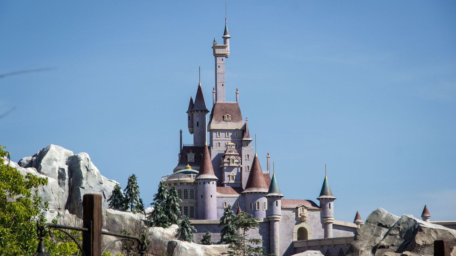 Skip the Line: 10 "Must-Visit" Tourist Restaurants That Disappoint Almost Everyone