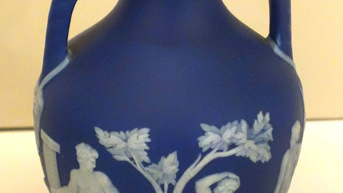 8 Rare Vintage China Patterns That Have Become Highly Valuable Collectibles