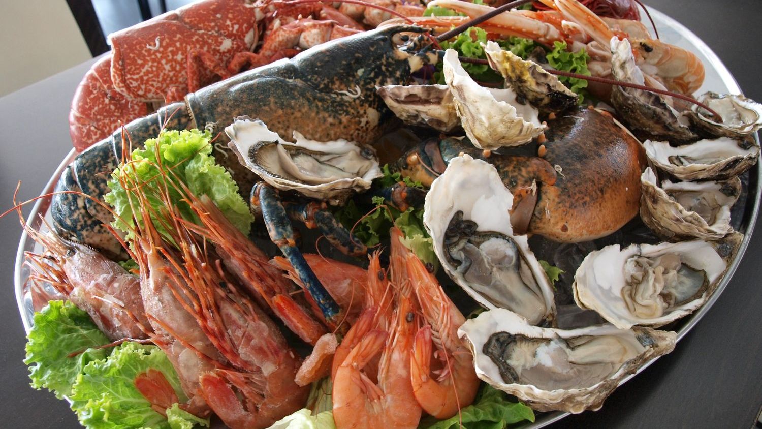 Restaurant Tricks Most Customers Miss, According to Industry Pros