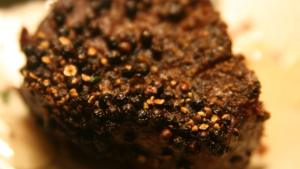 As a Chef, These Are 4 Steakhouse Dishes I Always Order - and 2 I Avoid