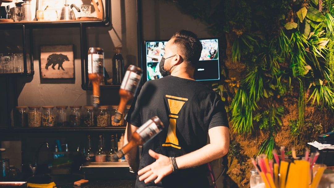 8 Things Bartenders Notice About You Before You Even Order