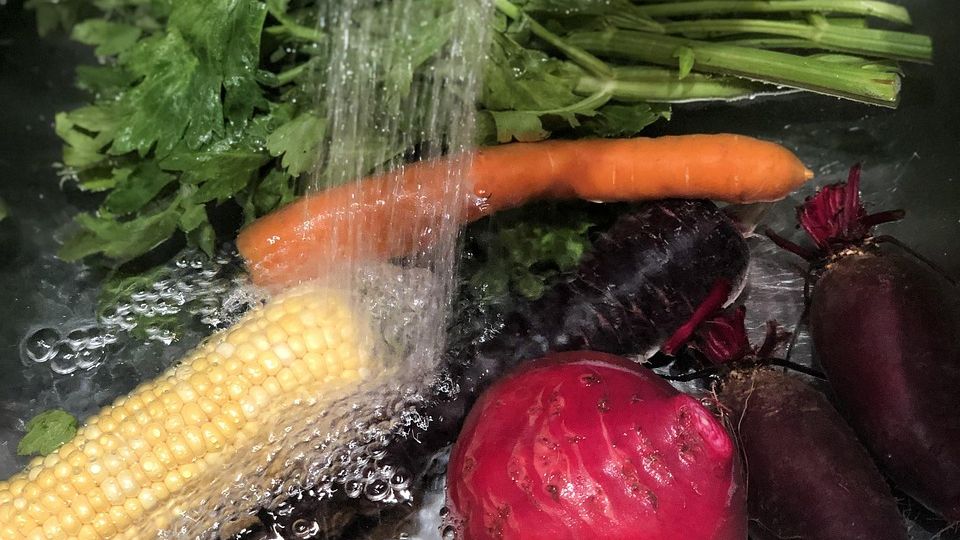 Still Washing Produce This Way? Food Safety Experts Say You're Doing It Wrong