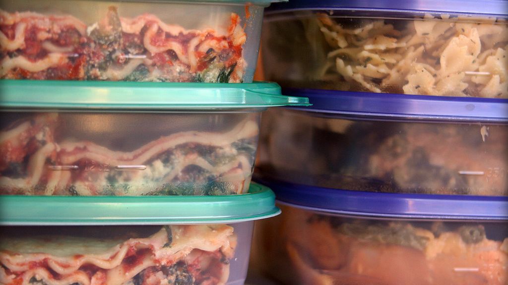 10 Leftovers You Should Never Keep, Freeze, or Mix (But Families Do Anyway)