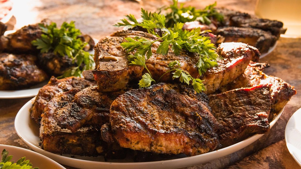 The Art of Slow Cooking Transforms Ordinary Ingredients Into Extraordinary Meals