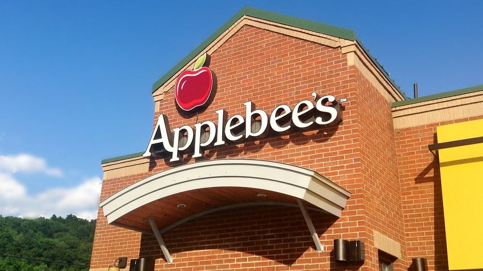 Nobody Warns You About This: 12 Restaurants Where Crowds Ruin the Experience