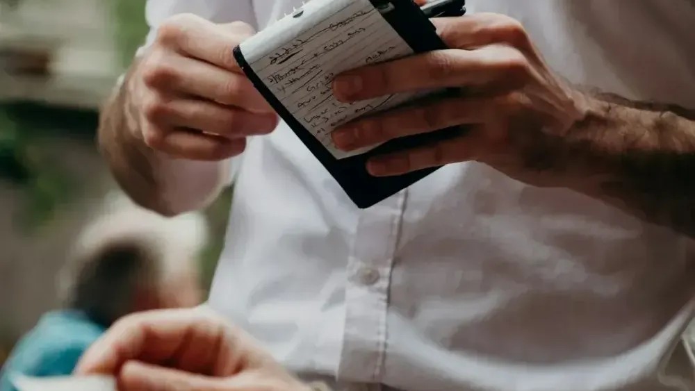Fine-Dining Servers Say These 12 Red Flags Are Obvious Within Seconds of You Walking In